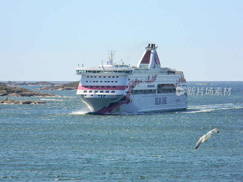 MV波罗的海公主号，由Silja Line公司经营，航行穿过阿维纳玛群岛